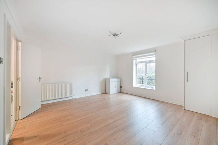 1 Bedroom Flat To Rent In Kingswood Drive, Sutton, SM2