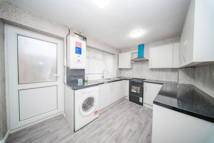 2 Bedroom Property To Rent In Cleave Avenue, Hayes, UB3