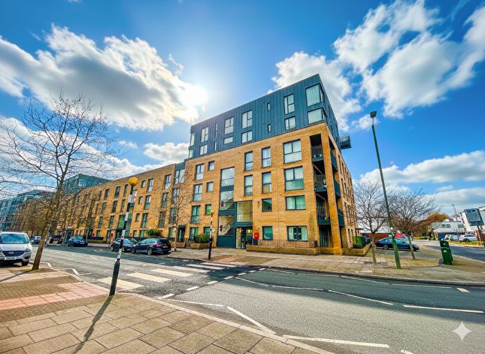 3 Bedroom Flat To Rent In Bristol Avenue, London, NW9