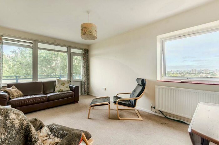 2 Bedroom Flat To Rent In Champion Park, Denmark Hill, London, SE5