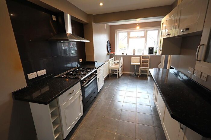 3 Bedroom Flat To Rent In High Street, Chesham, HP5