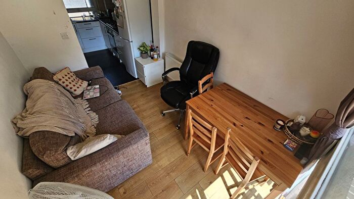 4 Bedroom Town House To Rent In Rolls Road, London, SE1