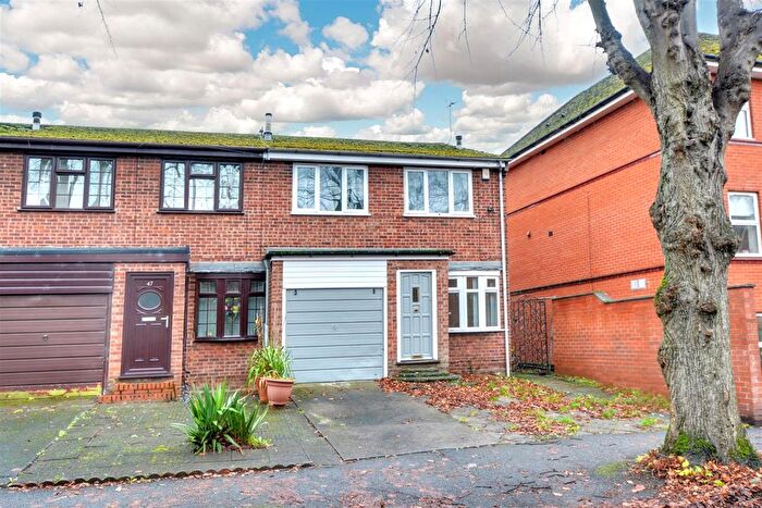3 Bedroom End Terrace House For Sale In Hamilton Road, Nottingham, NG5