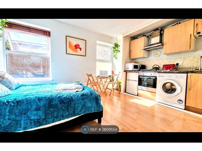 Studio To Rent In Hampton, London, TW12