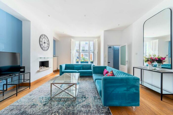 3 Bedroom Property To Rent In Addison Avenue, Holland Park, London, W11