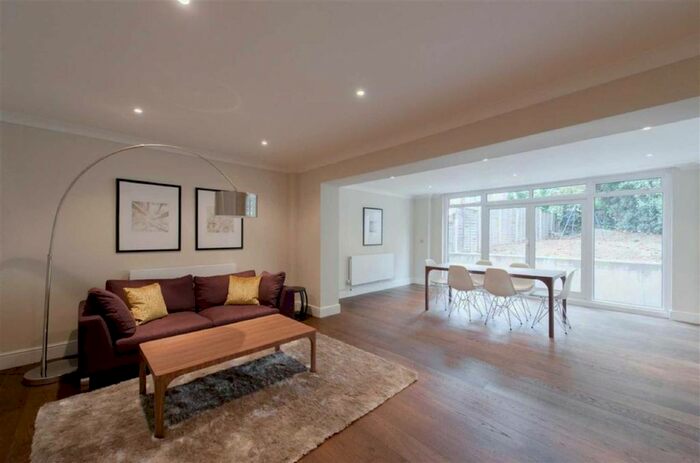 4 Bedroom Town House To Rent In Harley Road, London, NW3