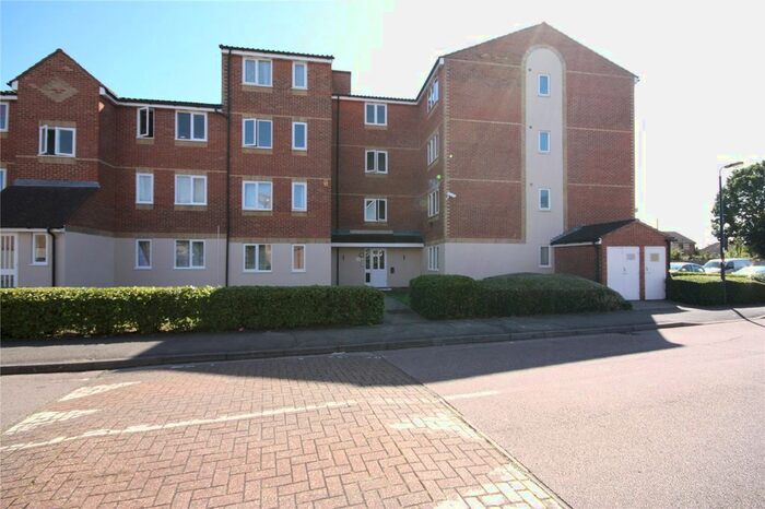 1 Bedroom Flat To Rent In Linwood Crescent, Enfield, Middlesex, EN1