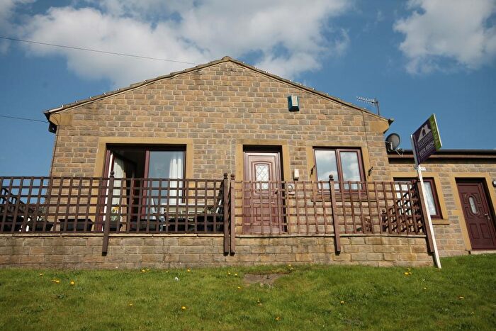 1 Bedroom Bungalow For Sale In Broadway, Bingley, BD16