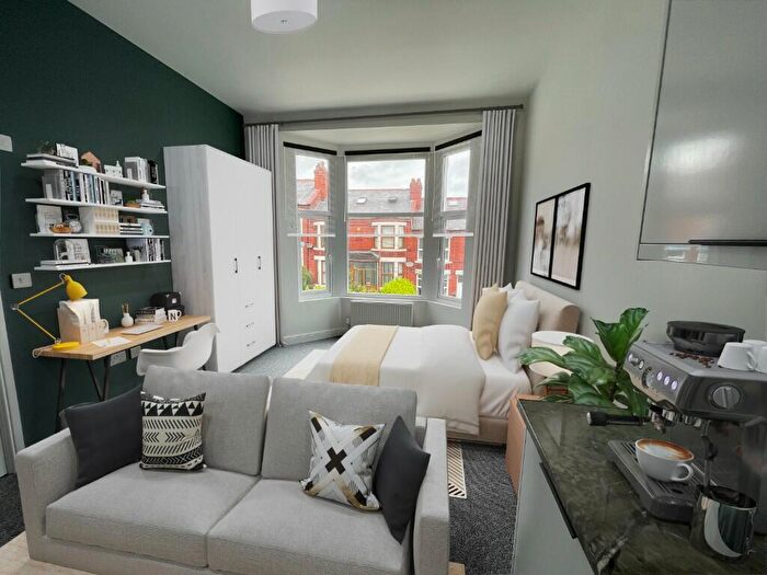 6 Bedroom Semi-Detached House To Rent In Kinglake Road - Studios - Available Now, CH44