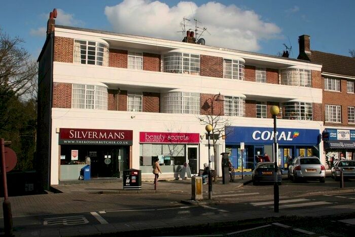 2 Bedroom Flat To Rent In Watling Street, Radlett, Hertfordshire, WD7