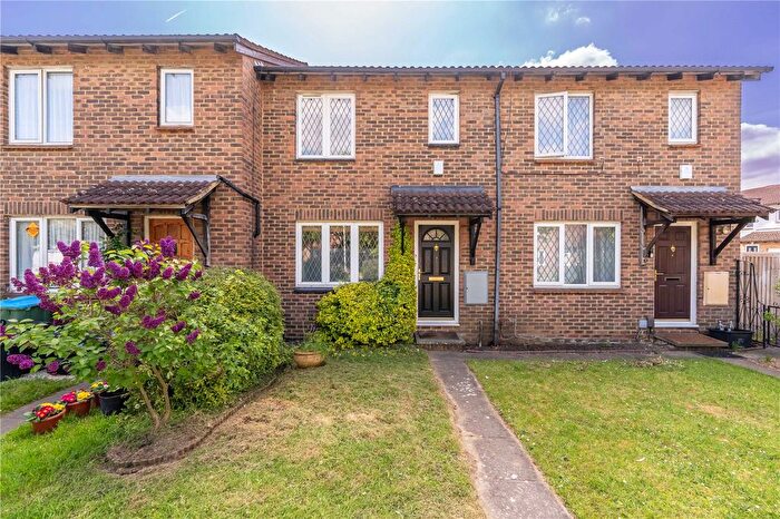 3 Bedroom Terraced House For Sale In Stewart Close, Hampton, TW12
