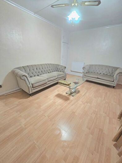 3 Bedroom Flat To Rent In Victoria Drive, London, SW18