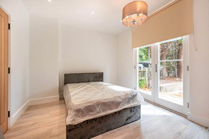 3 Bedroom Flat To Rent In Hampton Road, Forest Gate, London, E7