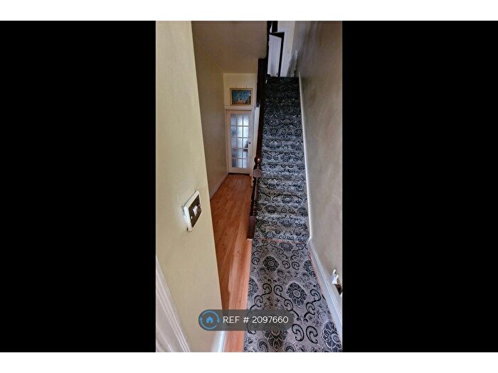 4 Bedroom Semi-Detached House To Rent In Ragstone Road, Slough, SL1