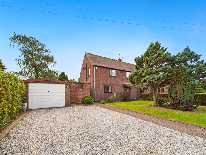 3 Bedroom Semi Detached House For Sale In Scalby Lane, Gilberdyke, HU15