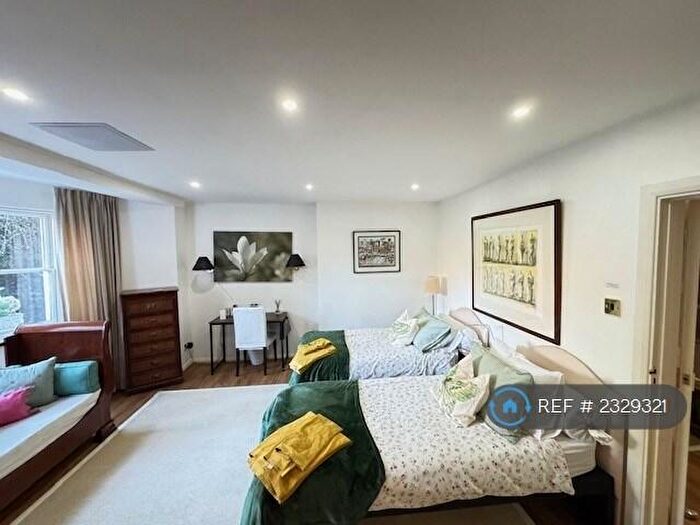 3 Bedroom Flat To Rent In Maze Hill Entrance, London, SE3