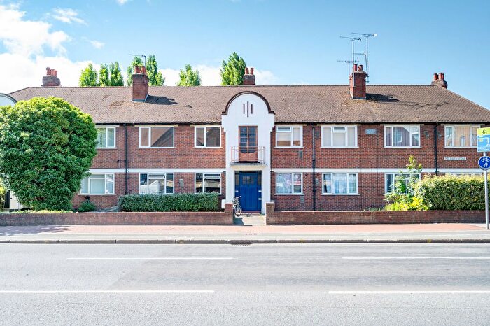 2 Bedroom Flat To Rent In West Barnes Lane, London, Raynes Park, London, SW20