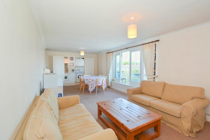 2 Bedroom Flat To Rent In New Caledonian Wharf, Canada Water, SE16