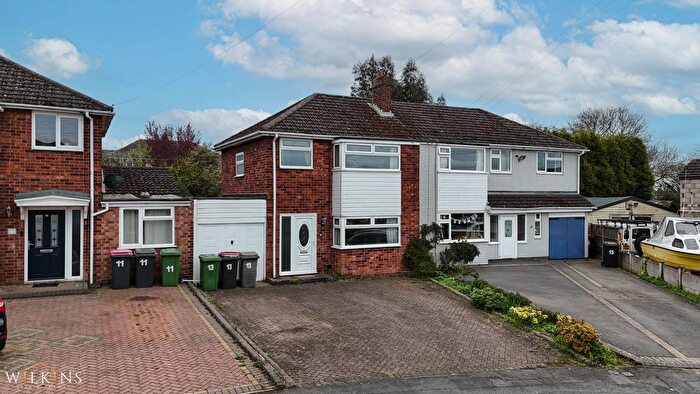 3 Bedroom Semi Detached House For Sale In Birch Grove, Birchmoor, Tamworth, Warwickshire, B78