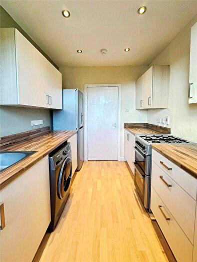 2 Bedroom Flat To Rent In Caird Avenue, Dundee, Angus, DD3
