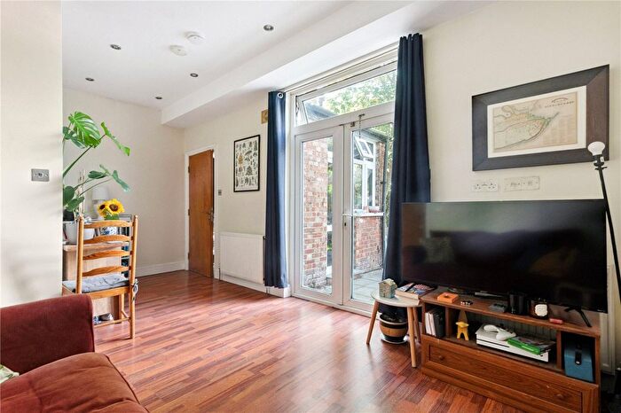 1 Bedroom Flat To Rent In Morden Road, London, SW19