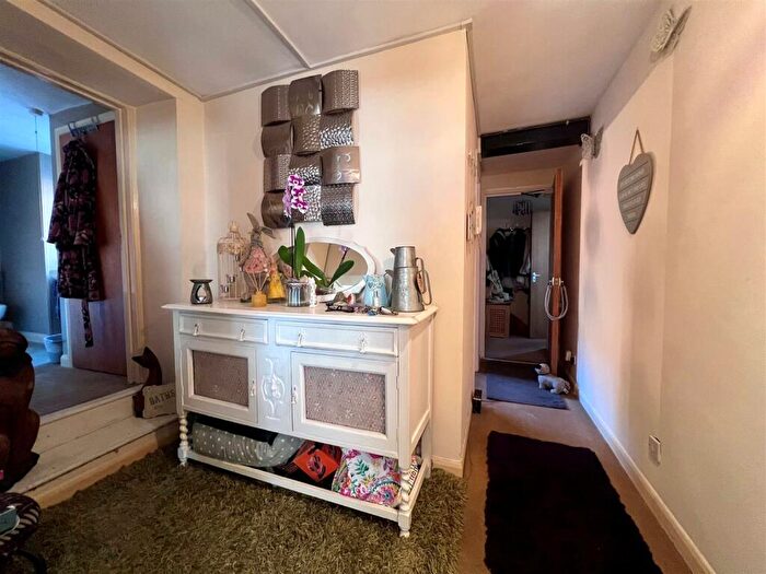 1 Bedroom Flat For Sale In Watling Street East, Towcester, NN12