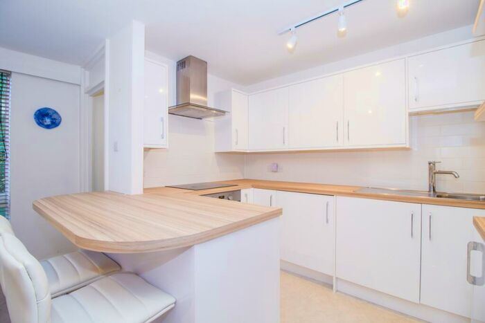 2 Bedroom Apartment To Rent In Butler Close, Oxford, OX2