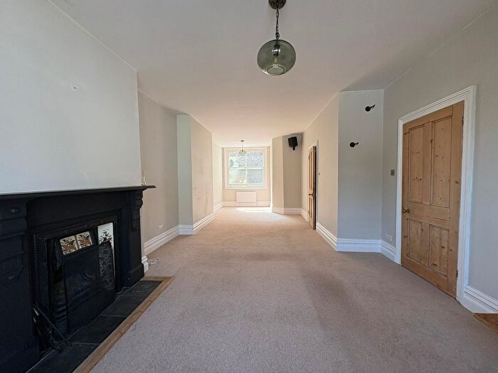 5 Bedroom Property To Rent In Victoria Road, Dartmouth, TQ6