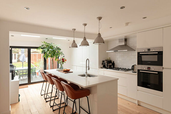 3 Bedroom Maisonette For Sale In Cranston Road, Forest Hill, SE23