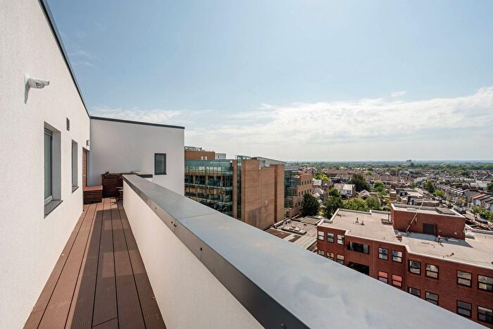 2 Bedroom Flat To Rent In Stanley Road, Wimbledon, London, SW19