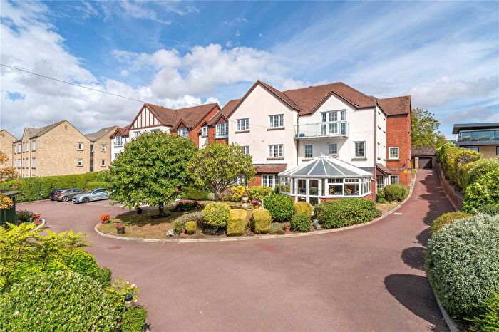 2 Bedroom Flat For Sale In Station Road, Broadway, Worcestershire, WR12