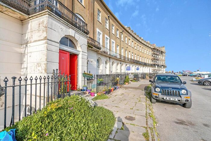 2 Bedroom Flat To Rent In Sea Front, Hayling Island, Hampshire, PO11