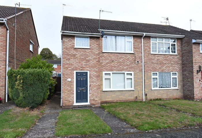 1 Bedroom Flat For Sale In Kingswinford, Grant Close, DY6