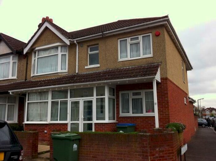 8 Bedroom House To Rent In Blenheim Gardens, Highfield, Southampton, SO17