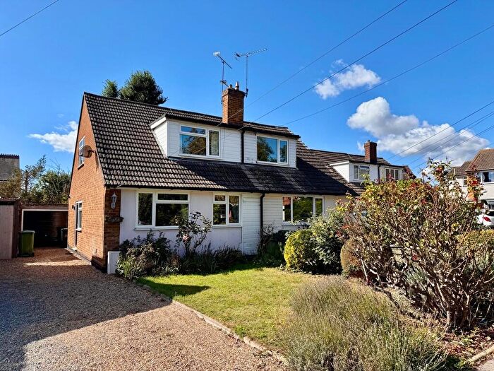 2 Bedroom Chalet For Sale In Elsden Chase, Southminster, CM0