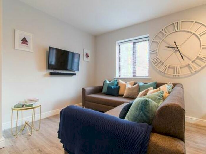 3 Bedroom Flat To Rent In Victoria Road, Leeds, LS6