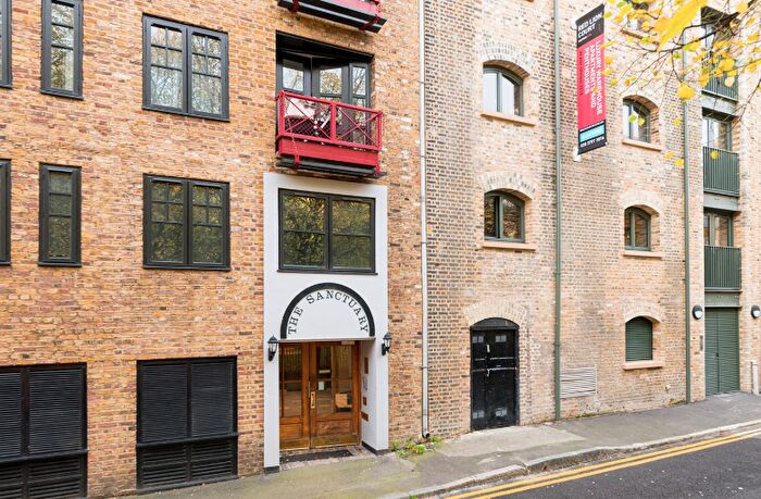 2 Bedroom Flat For Sale In Sanctuary Court, Reardon Path, London, E1W