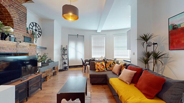 2 Bedroom Flat To Rent In Blackheath Road, Deptford, SE10