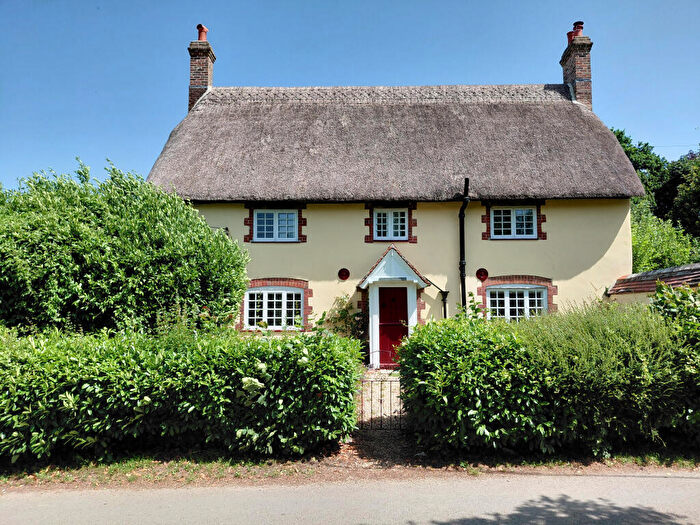 2 Bedroom Detached House To Rent In West Street, DT11