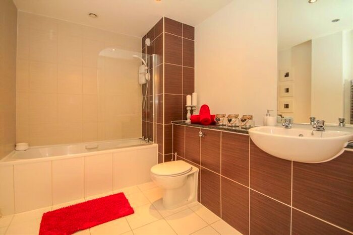 1 Bedroom Flat To Rent In Lexington Court, Broadway, Salford, M50