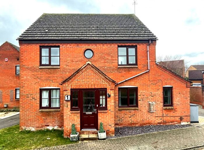 4 Bedroom Detached House For Sale In Chillingham Court, Milton Keynes, MK5