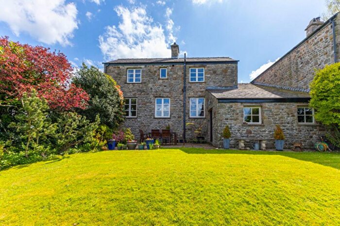 3 Bedroom Link Detached House For Sale In Melling Brow, Melling, LA6