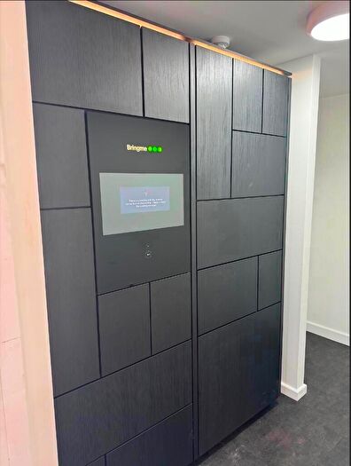 2 Bedroom Apartment To Rent In Apple Building, M40