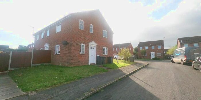 1 Bedroom Flat To Rent In Skua Close, Dunstable, LU4