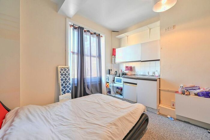Studio To Rent In Castletown Road, Barons Court, London, W14