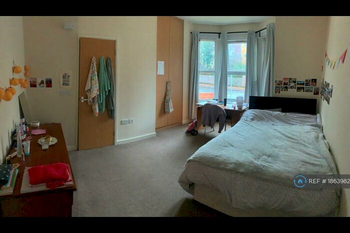 8 Bedroom Semi-Detached House To Rent In Basingstoke Road, Reading, RG2