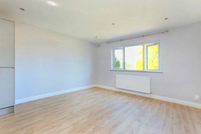 1 Bedroom Flat To Rent In Rusham Road, Clapham South, London, SW12