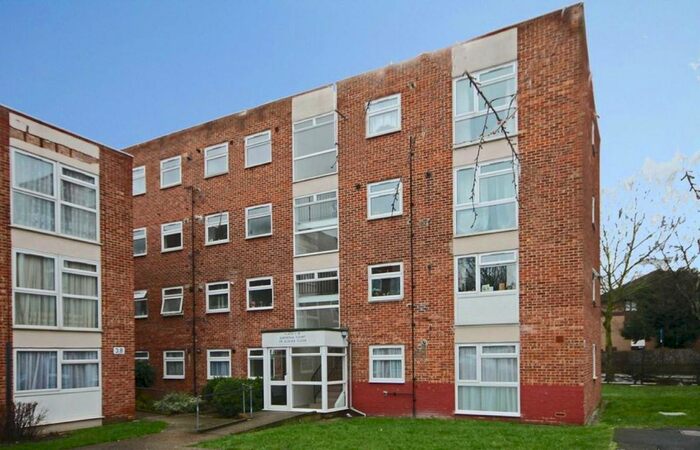 2 Bedroom Flat To Rent In Azalea Close, London, W7