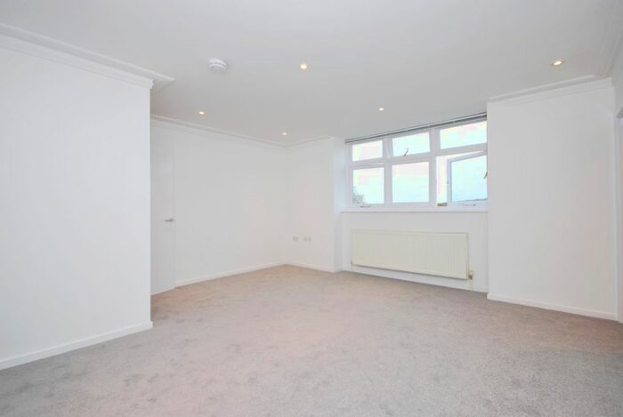 Studio To Rent In The Gardens, London, SE22