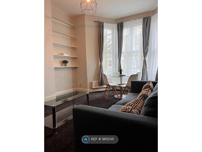 1 Bedroom Flat To Rent In Hammersmith Grove, London, W6